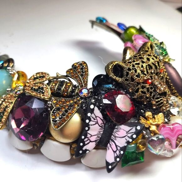 Wendy Gell Collar Necklace Jungle Theme Leopard,Fish, Bumblebee  Swarovski. - Picture 4 of 4